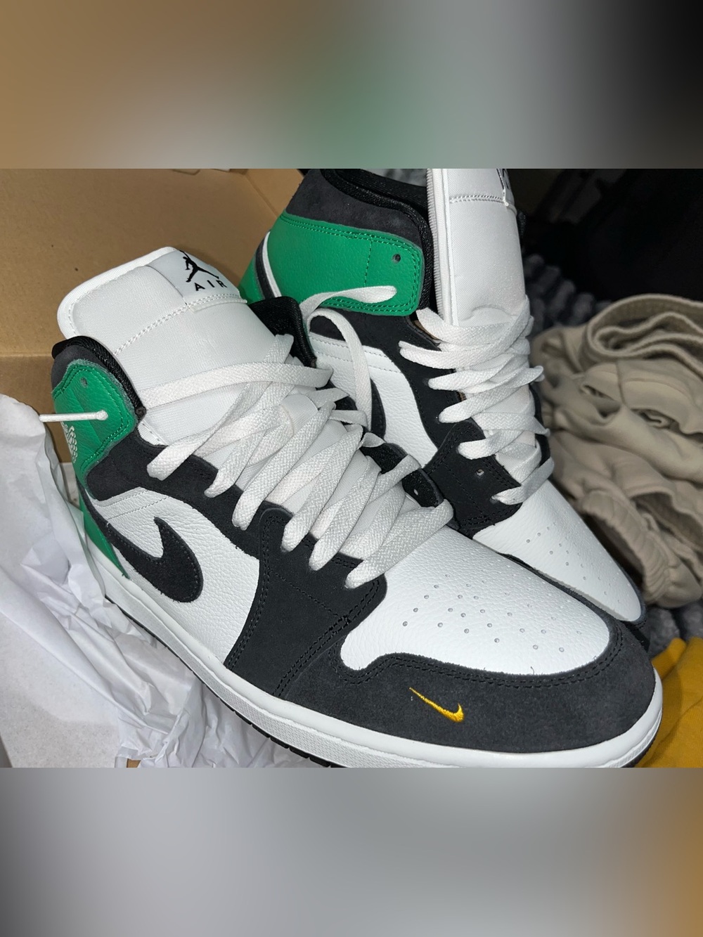 Air Jordan 1 Mid SE “Class Of” Summit White Black Lucky Green Sneakers nwt nib